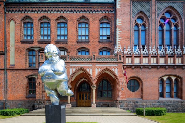 Lettisches Nationales Kunstmuseum welches beinhaltet Statue oder Skulptur