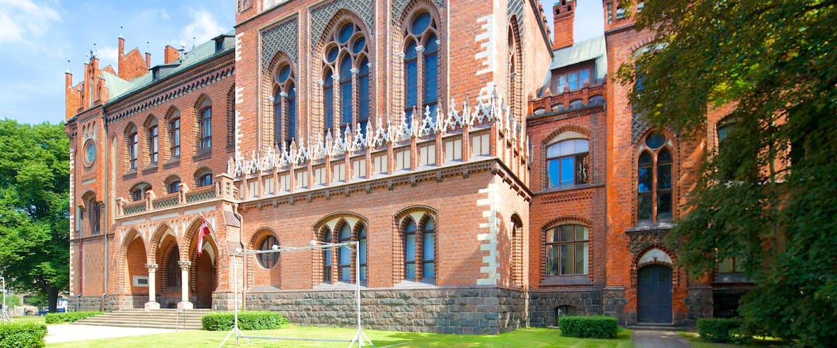Latvian Art Museum which includes heritage architecture and street scenes