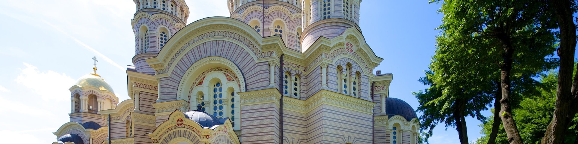 Catedral de la Natividad de Cristo que incluye aspectos religiosos, arquitectura patrimonial y una iglesia o catedral