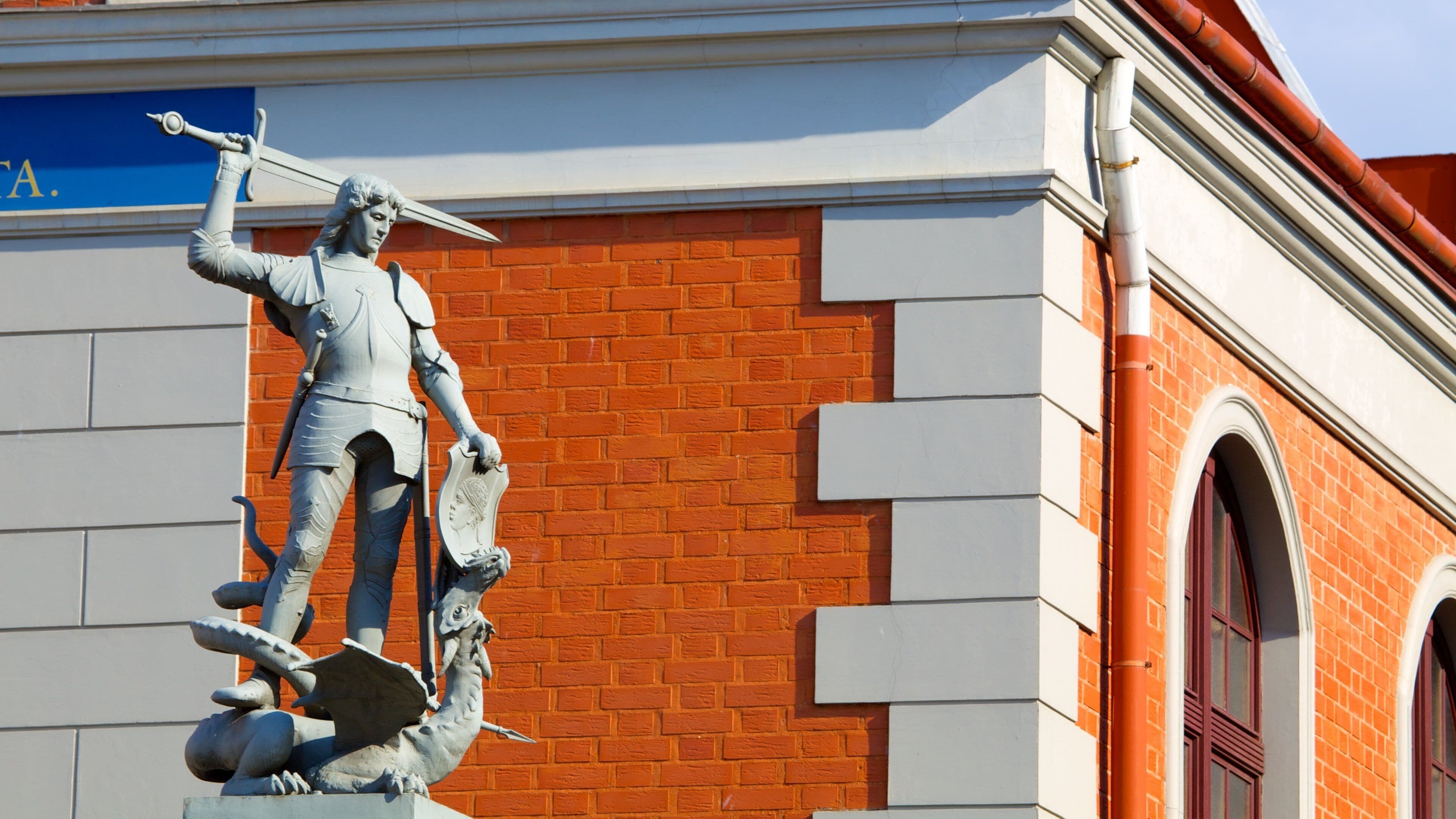 黑頂樓 呈现出 雕像或雕塑