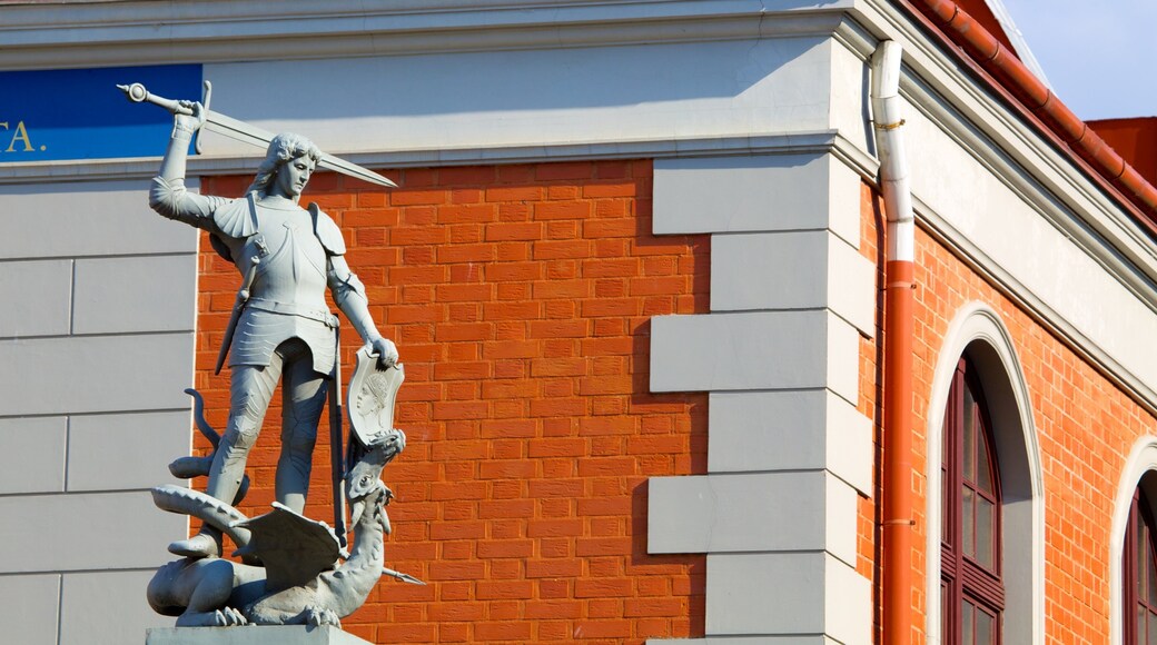 黑頂樓 呈现出 雕像或雕塑