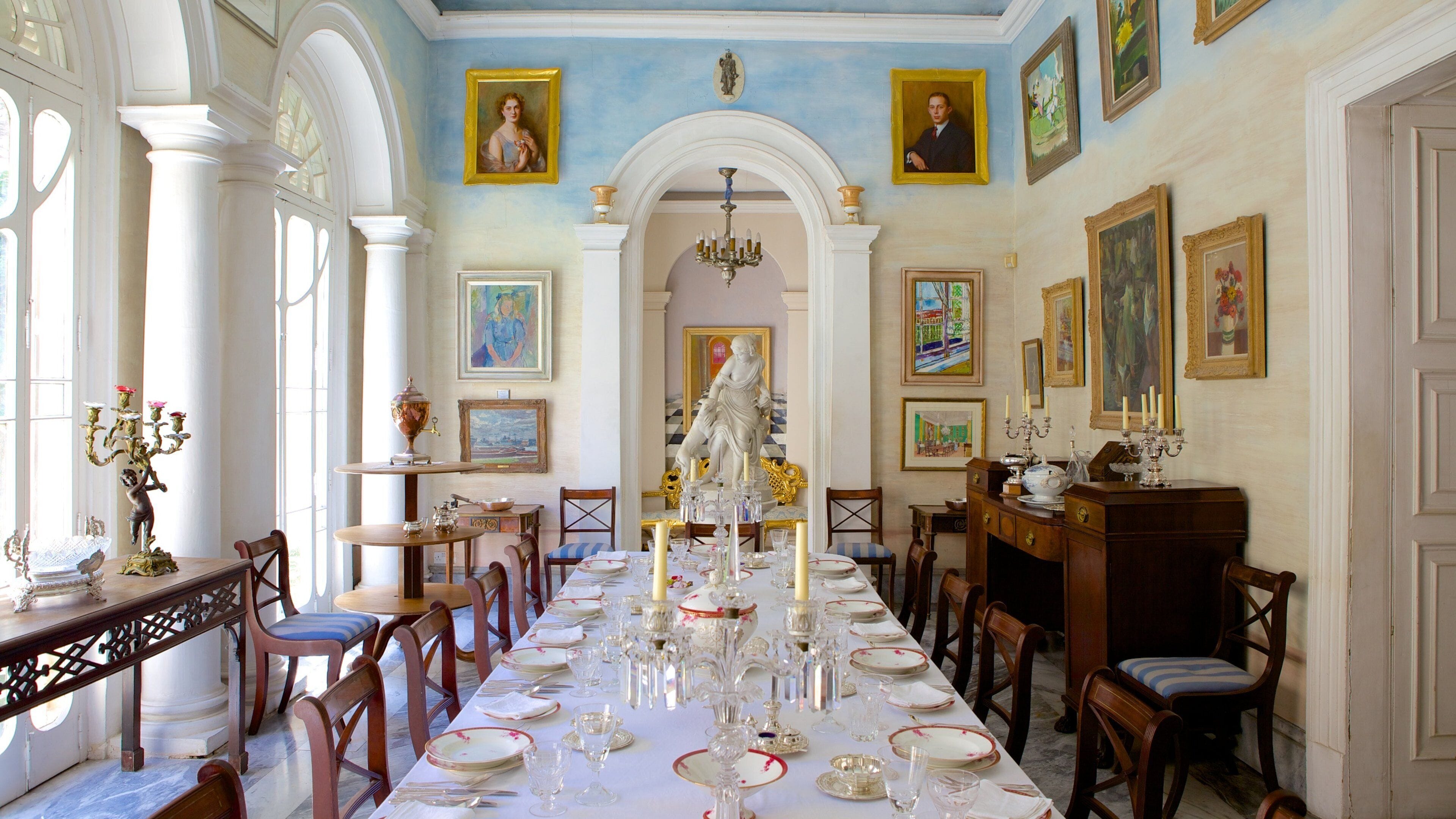 Casa Rocca Piccola showing interior views and heritage elements