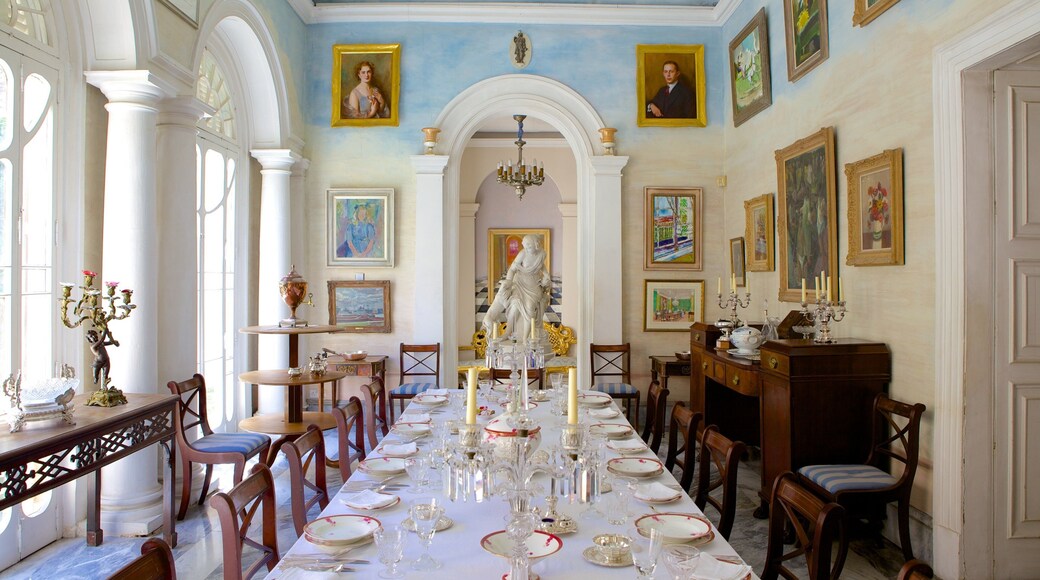 Casa Rocca Piccola showing interior views and heritage elements