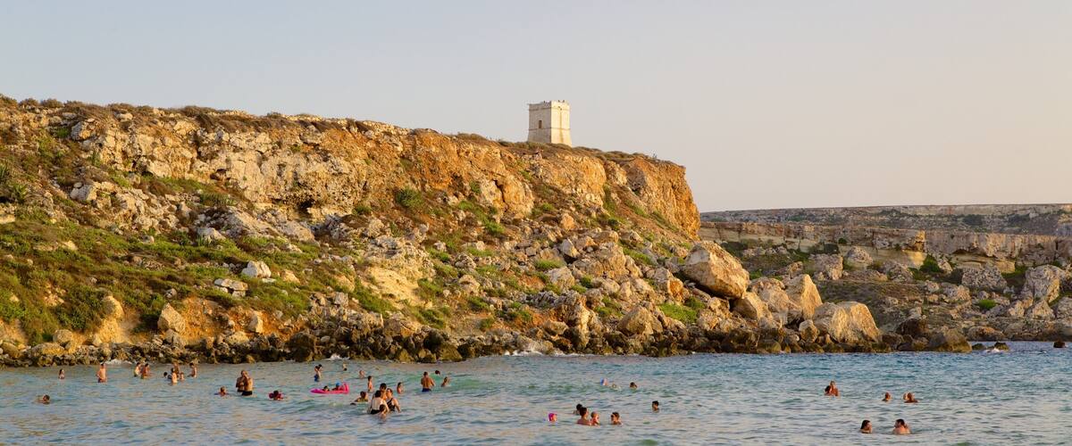 Golden Sands Beach som viser klippelandskap