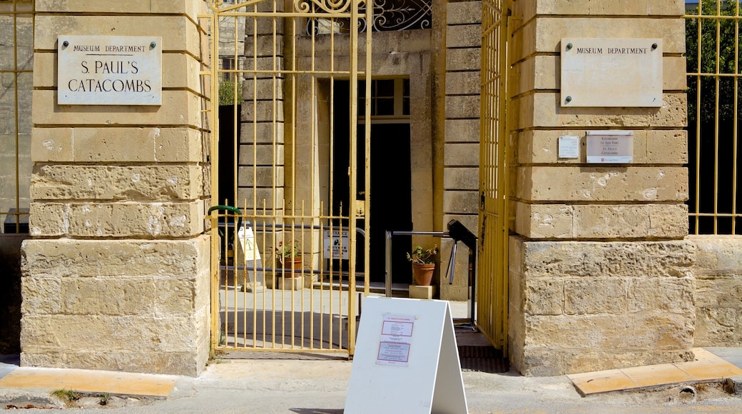 Catacombs of St. Paul and St. Agatha\'s Crypt which includes heritage architecture