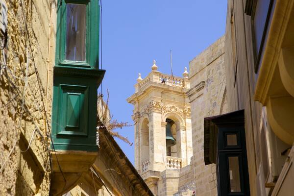 Basilique Saint-Georges montrant patrimoine architectural