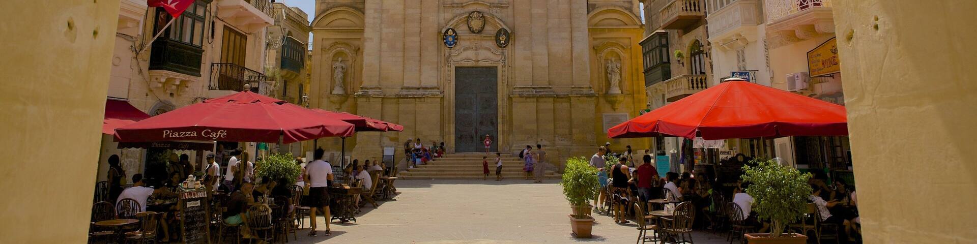 Basilique Saint-Georges qui includes patrimoine architectural, aspects religieux et église ou cathédrale