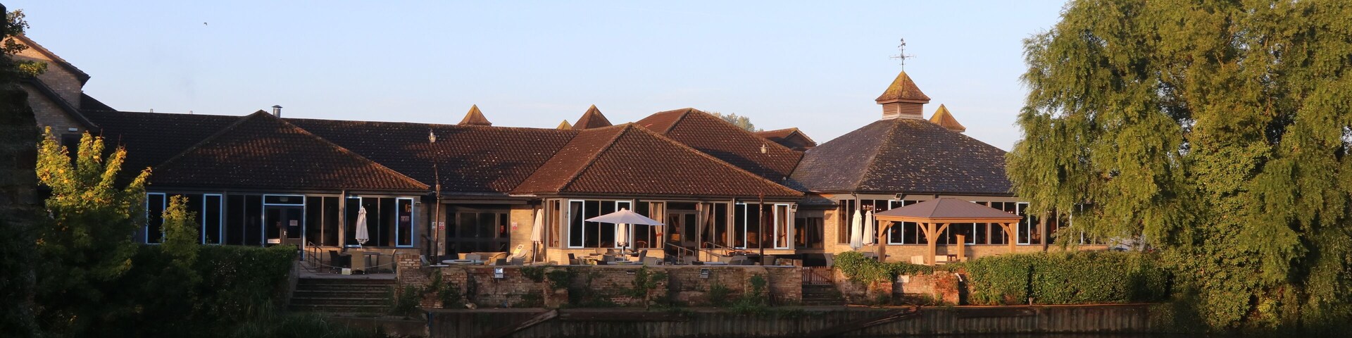 The Dolphin Hotel Wikidata has entry Q26615604 with data related to this item.