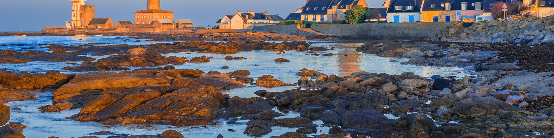 Le Phare d'Eckmühl dans la première lumière du jour - The lighthouse of Eckmühl in the first light of the day