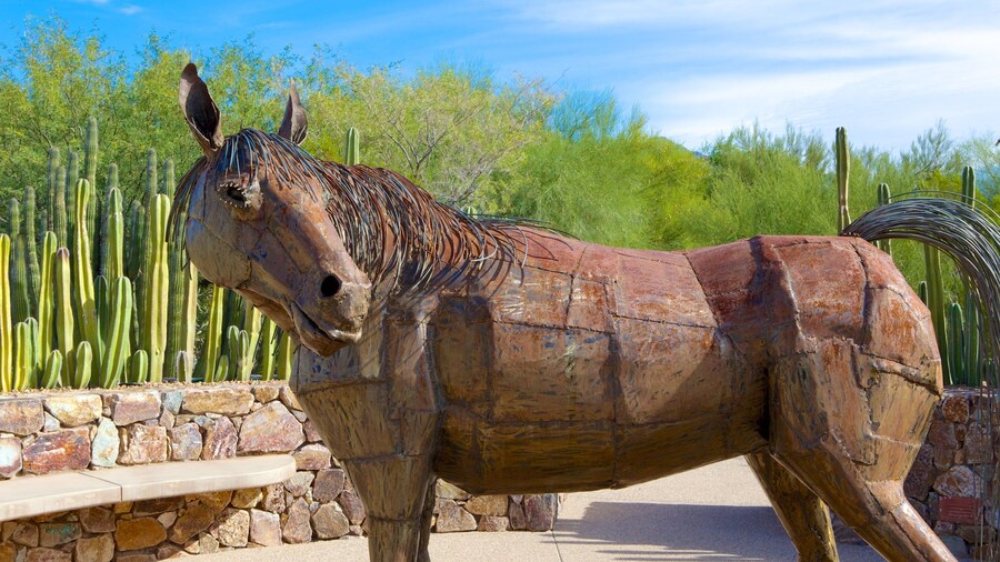 Tohono Chul Park featuring a garden and outdoor art