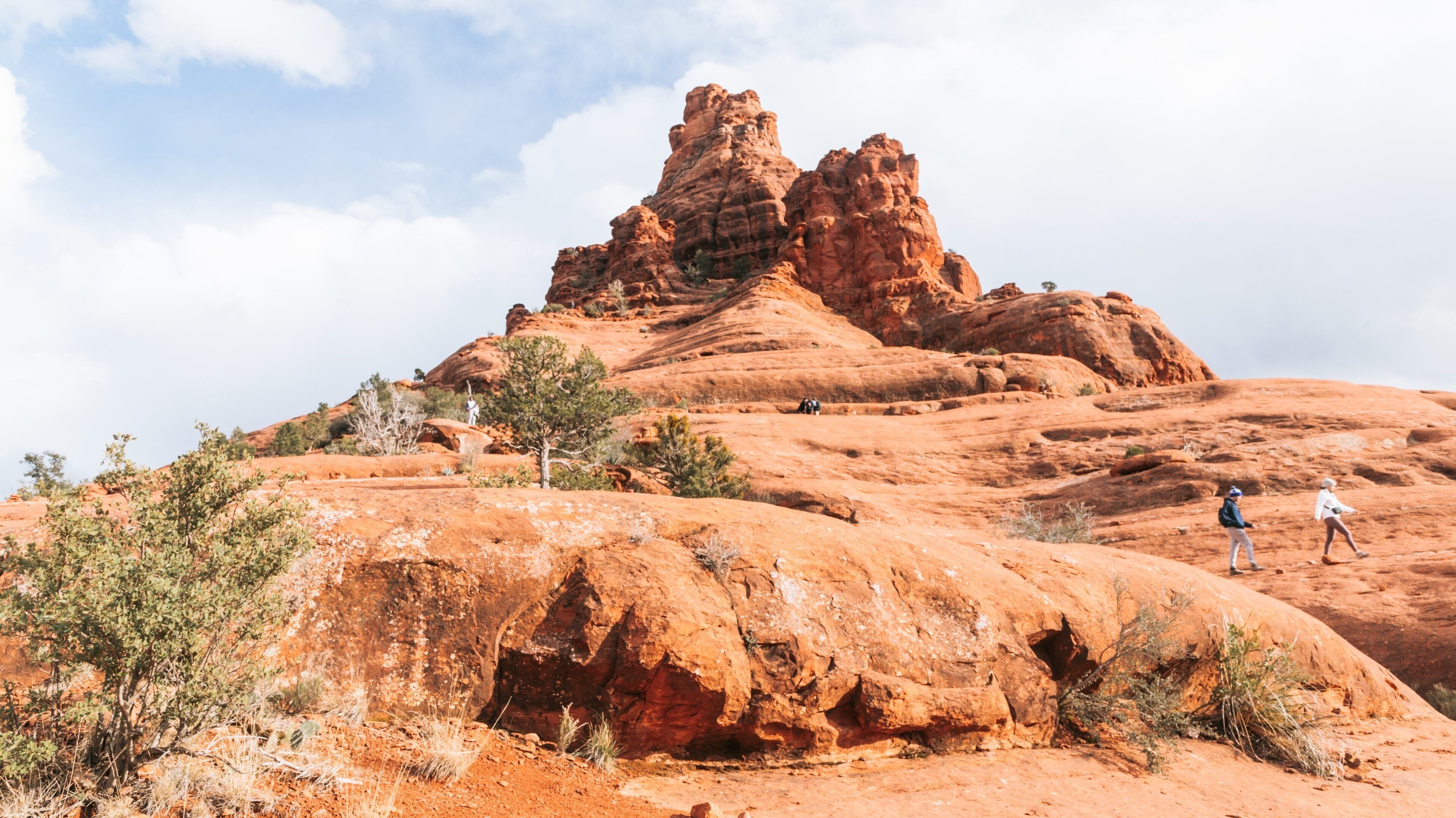 Bell Rock showing a gorge or canyon and desert views