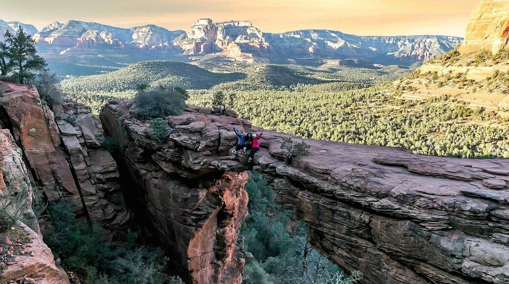 An easy hiking trail that leads hikers into Sedona's famed Red Rock country. Amazing views and photo opportunity. #perspectives #sedona #arizona #hikingstrail