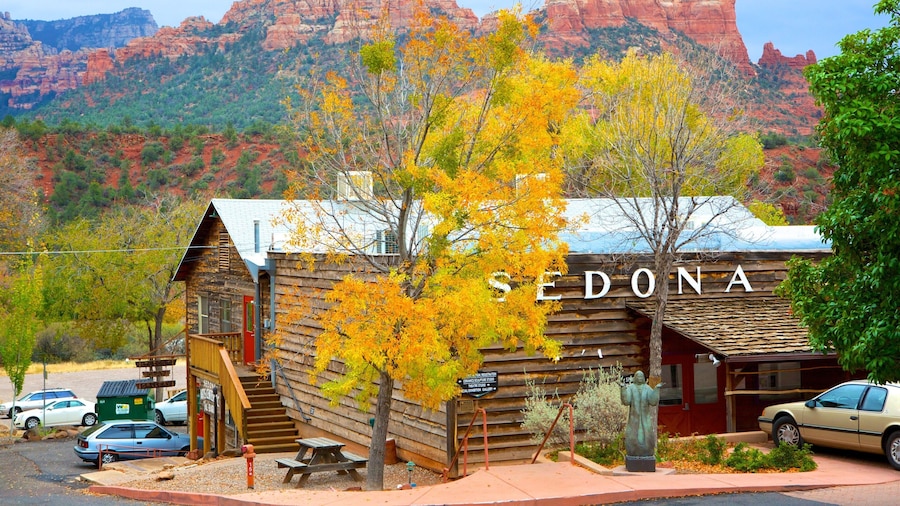 Sedona Arts Center featuring signage