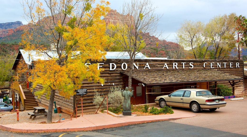 Sedona Arts Center showing signage