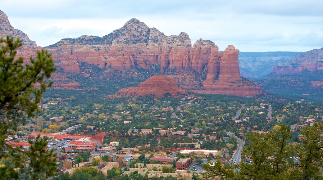 Coffee Pot mostrando un cañón o garganta, vistas panorámicas y un pueblo