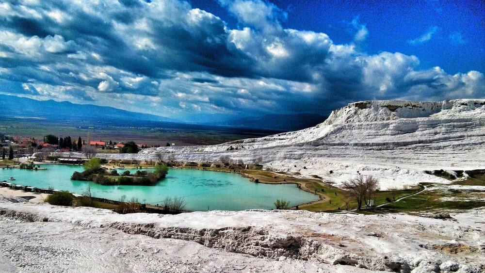 Pamukkale is a natural place in Denizli, #Turkey. You must go there and sit back. Just watch the spectacular view.