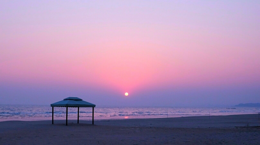 Beidaihe the nearby beach city from Beijing. About 4hr drive or 2hr at speed train. A place for weekends.