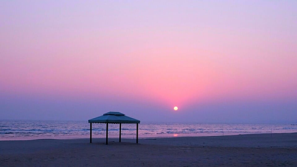 Beidaihe the nearby beach city from Beijing. About 4hr drive or 2hr at speed train. A place for weekends.