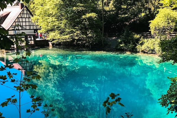 Water clear as crystal and blue like the sky #water #blautopf #ulm #beautiful #nice #lake #sea #blue #sky #germany #deutschland