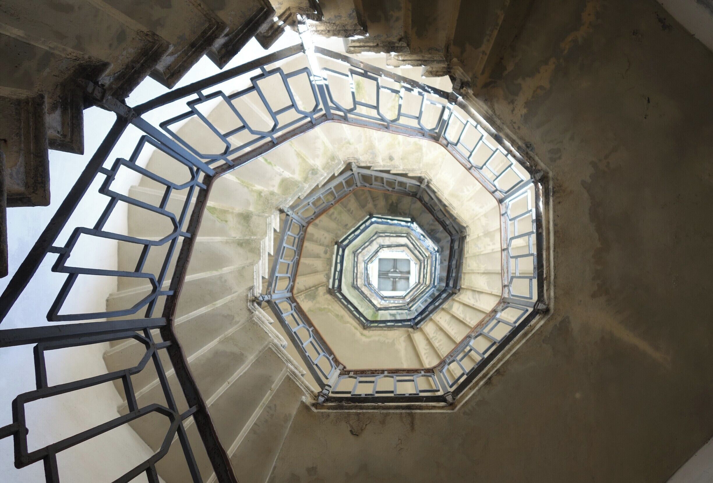The Volta Lighthouse, 
San Maurizio, 150 metres above Brunate

Spiral staircase of 143 steps that leads to views that range over the western part of the Alps, to Monte Rosa. Go for the sunset.