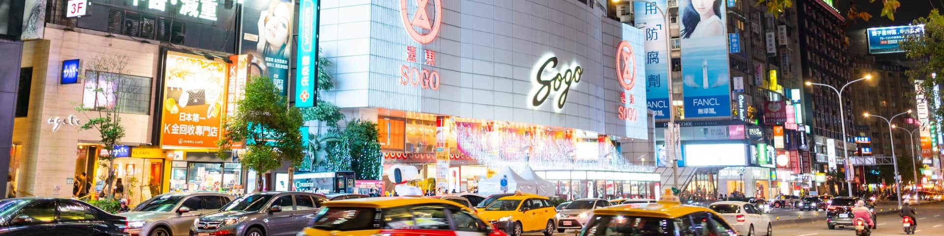 Daan featuring cbd, night scenes and street scenes