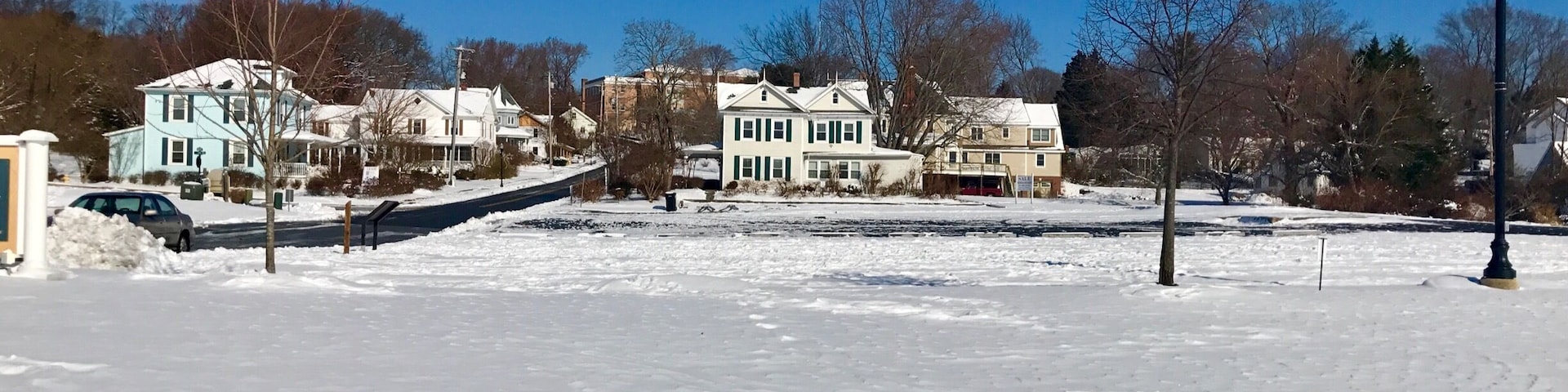 Leonard town is a charming and lovely town! It looks different in both seasons summer and winter. ❄️🌨