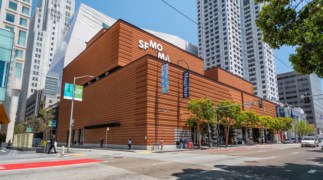 San Francisco Museum of Modern Art featuring a city