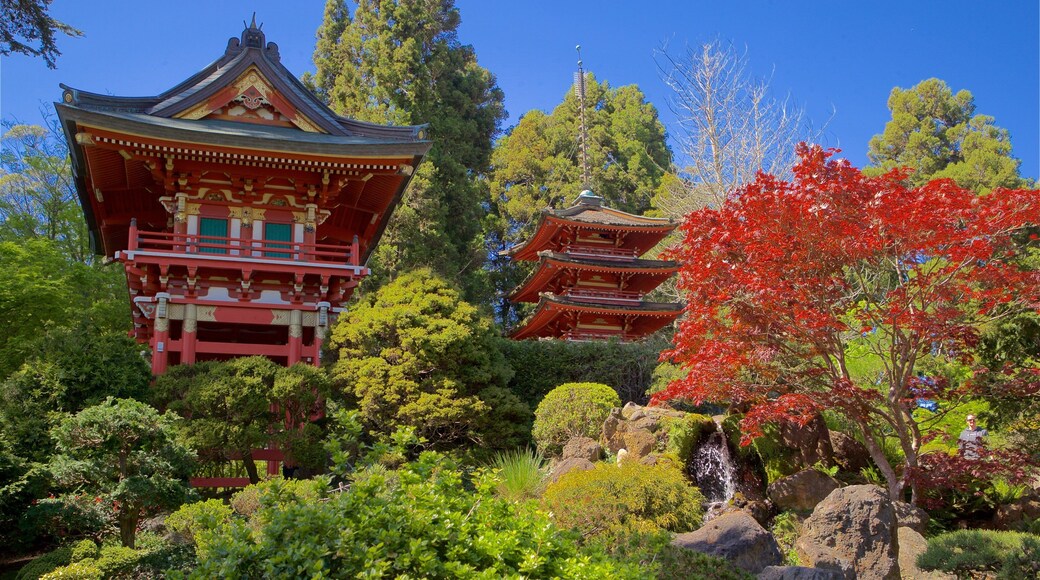 Den japanske tehave som omfatter en have og historiske bygningsværker