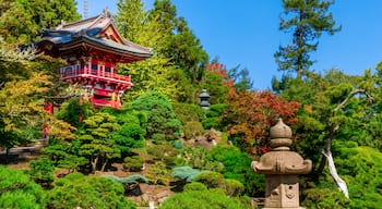 Pagode between beatiful and colorful plants in the Japanese Tea Garden in the Golden Gate Park in San Francisco