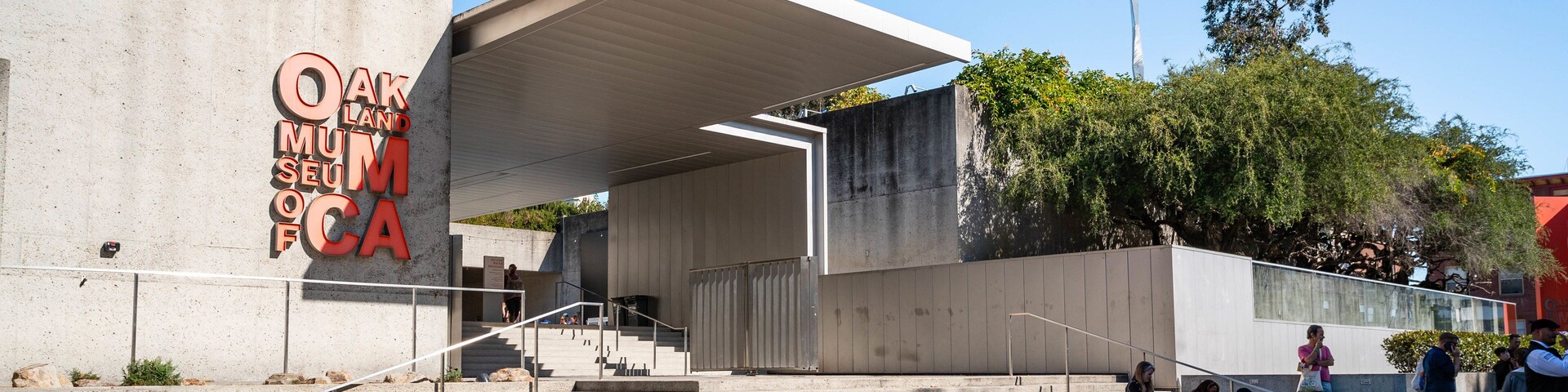 Oakland Museum of California which includes signage