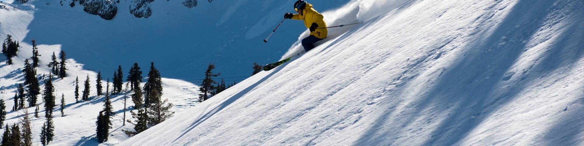 Squaw Valley Resort which includes snow skiing, snow and mountains