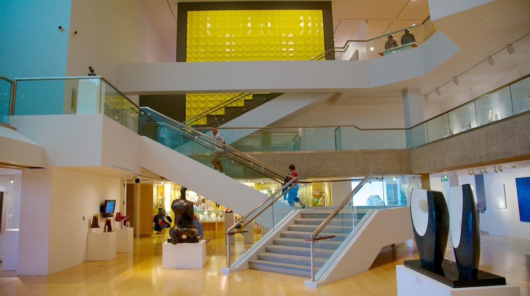 Palm Springs Art Museum mostrando vista interna