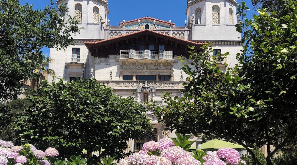Hearst castle is huge, sitting on top of a hill high above everything else with too much land #adventure