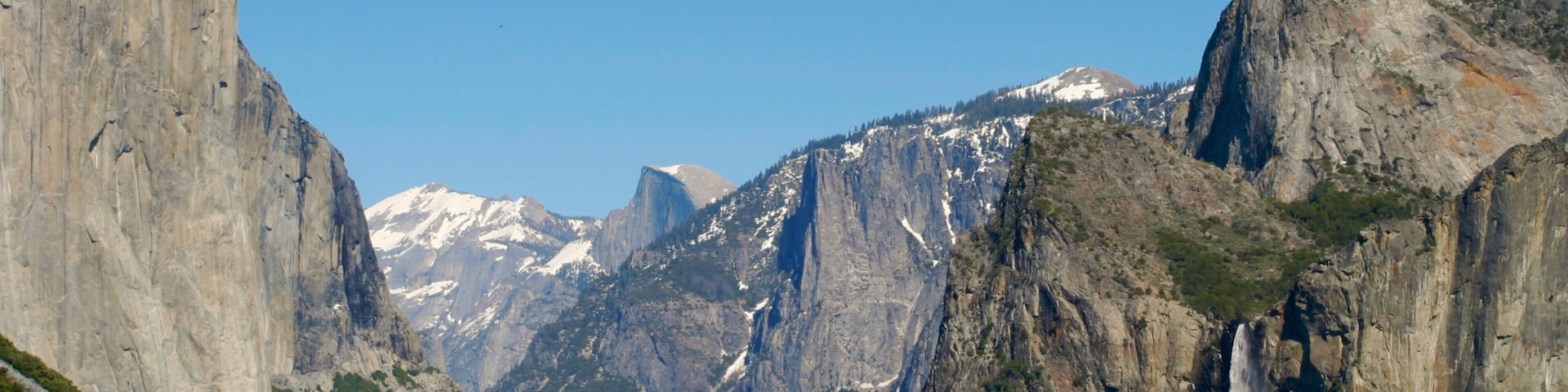 Yosemite Valley showing mountains