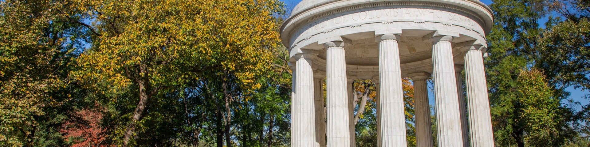 District of Columbia War Memorial showing a park