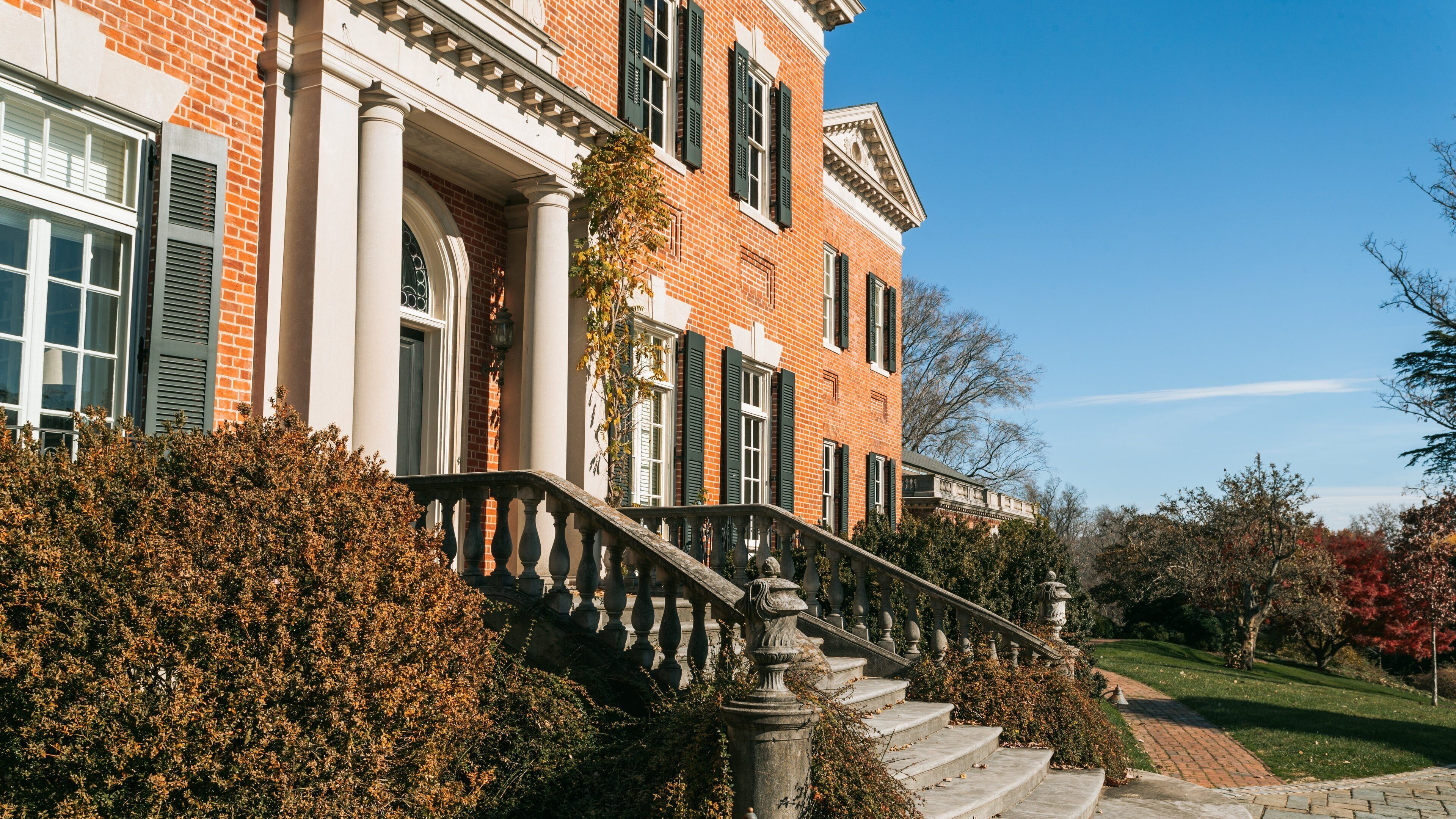 Dumbarton Oaks featuring heritage architecture
