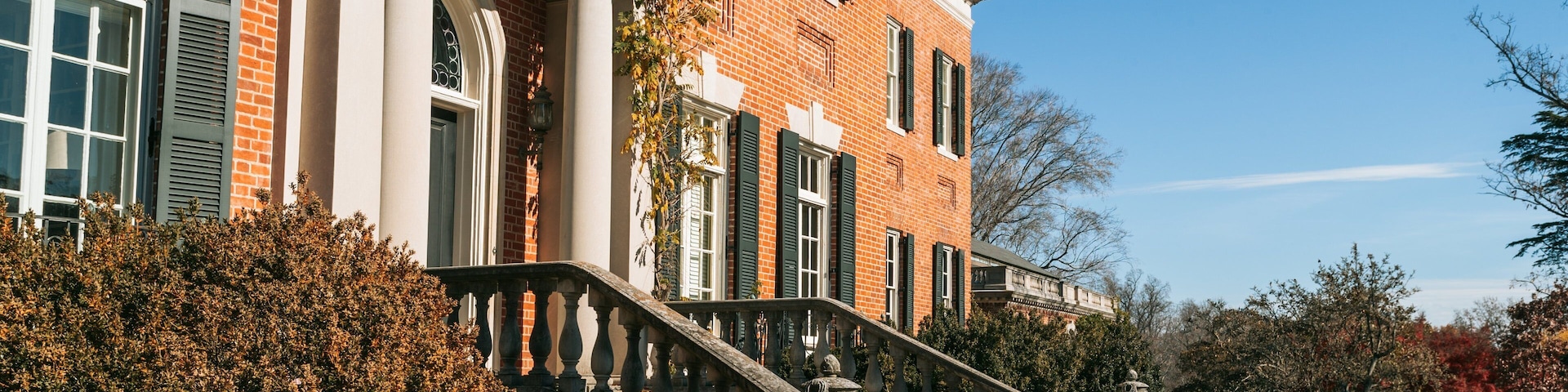 Dumbarton Oaks featuring heritage architecture
