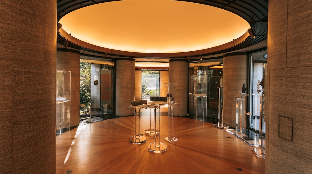 Dumbarton Oaks featuring interior views