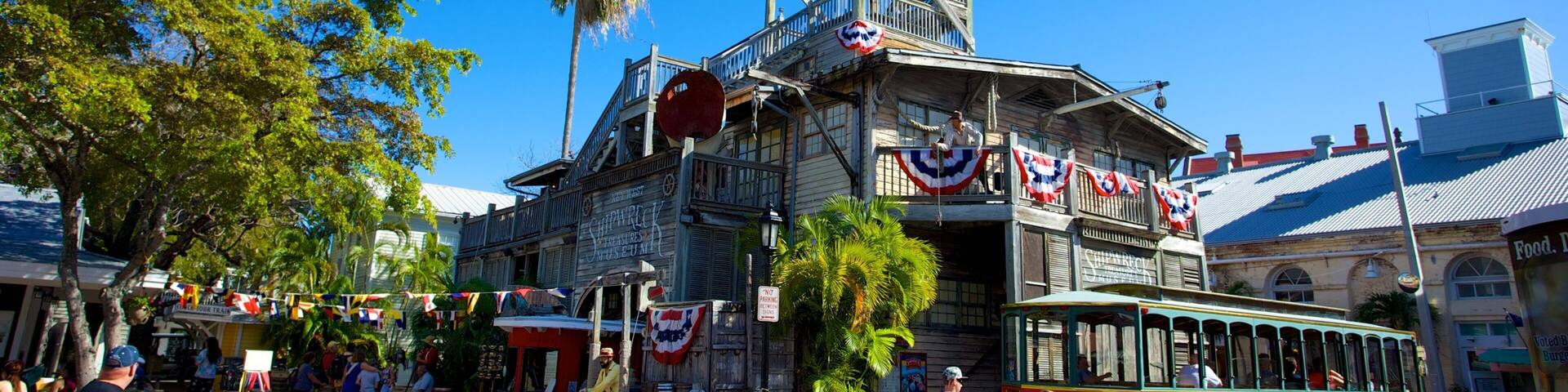 Key West Shipwreck Museum montrant scènes de rue