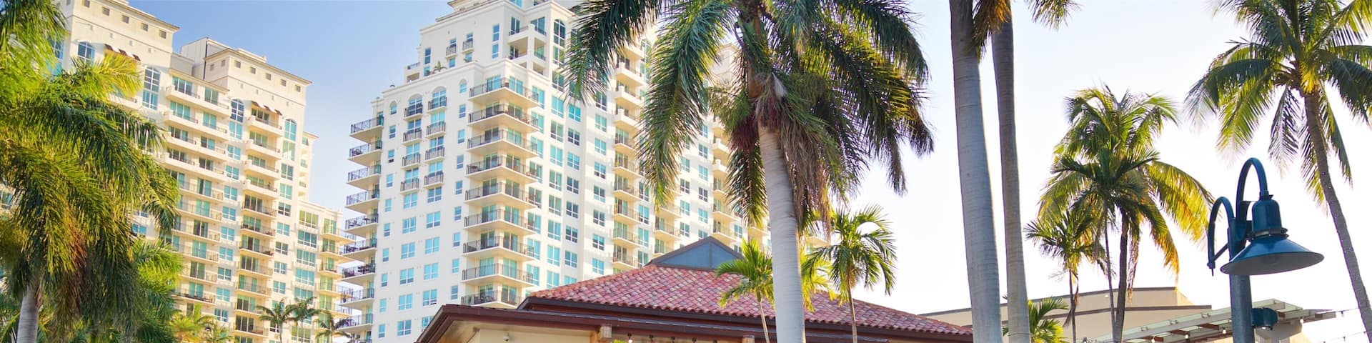 Broward Center for the Performing Arts featuring a garden