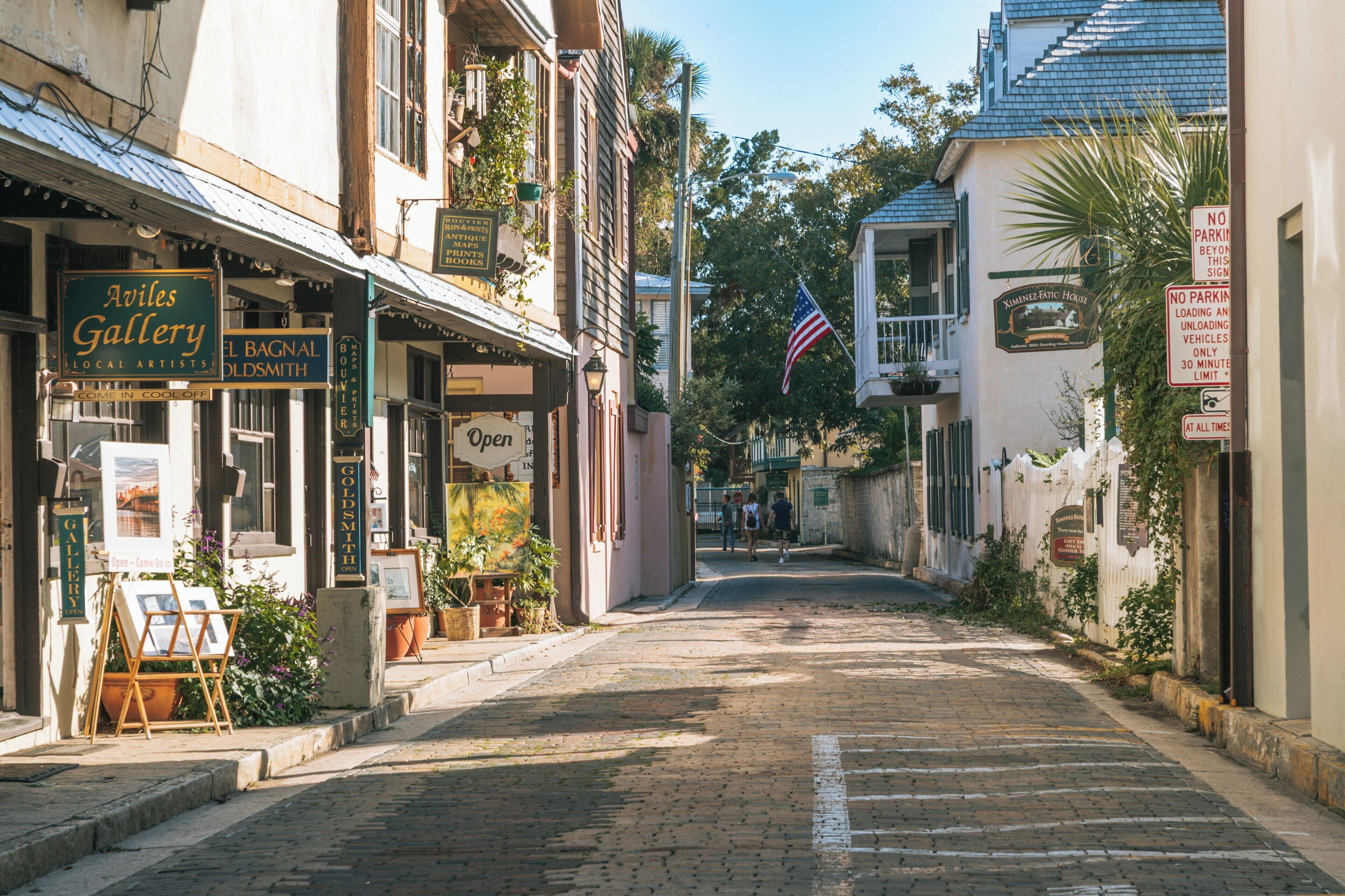 Exploring Phillip and Patricia Frost Museum of Science and Surrounding Area in Downtown Miami, Florida