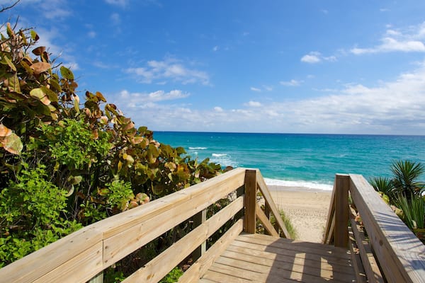 Phipps Ocean Park showing a bridge and a beach