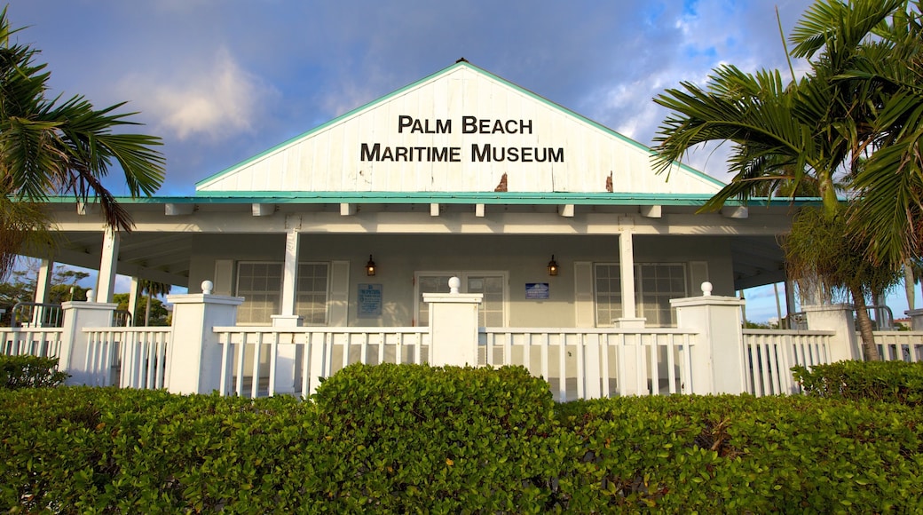 Palm Beach Maritime Museum mettant en vedette signalisation