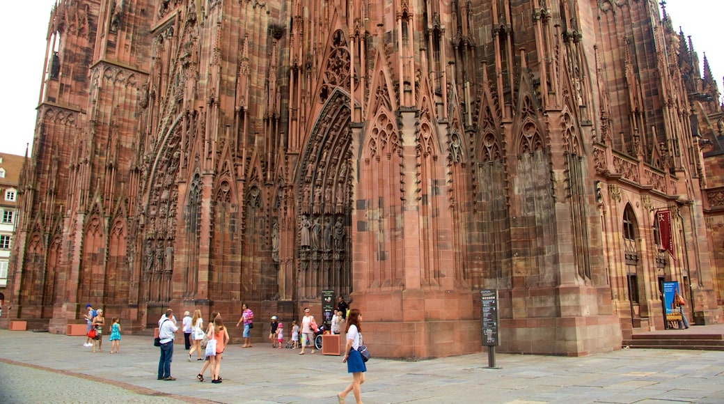 Cathédrale de Strasbourg montrant patrimoine architectural, église ou cathédrale et patrimoine historique
