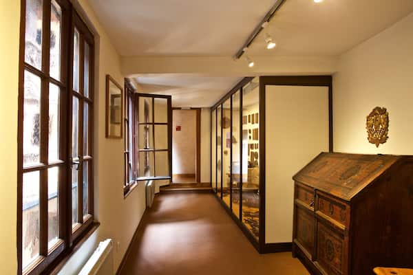 Alsatian Museum which includes heritage elements and interior views