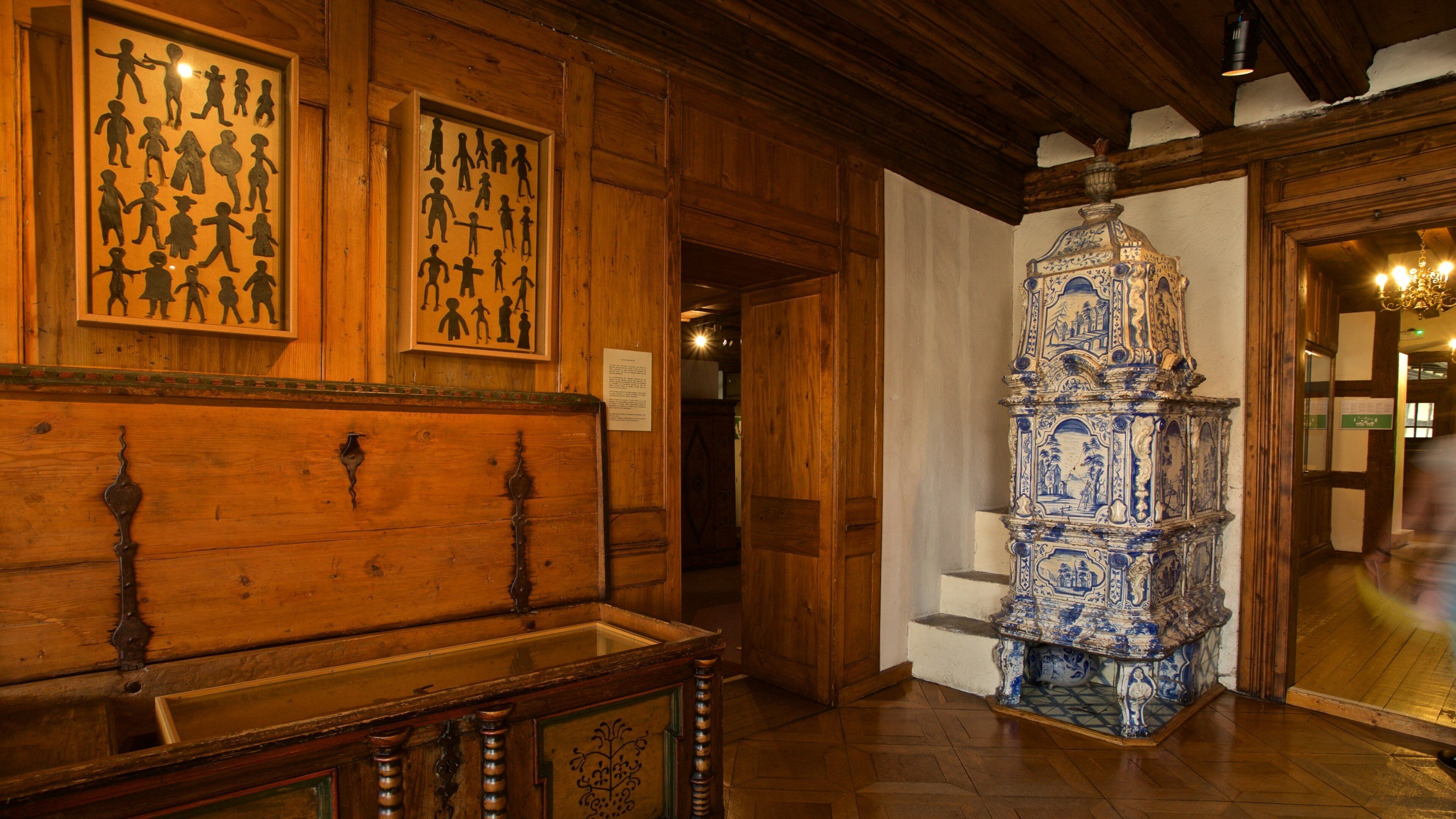 Alsatian Museum which includes heritage elements, art and interior views