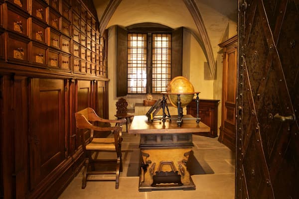 L\'Oeuvre Notre Dame Museum showing heritage elements and interior views