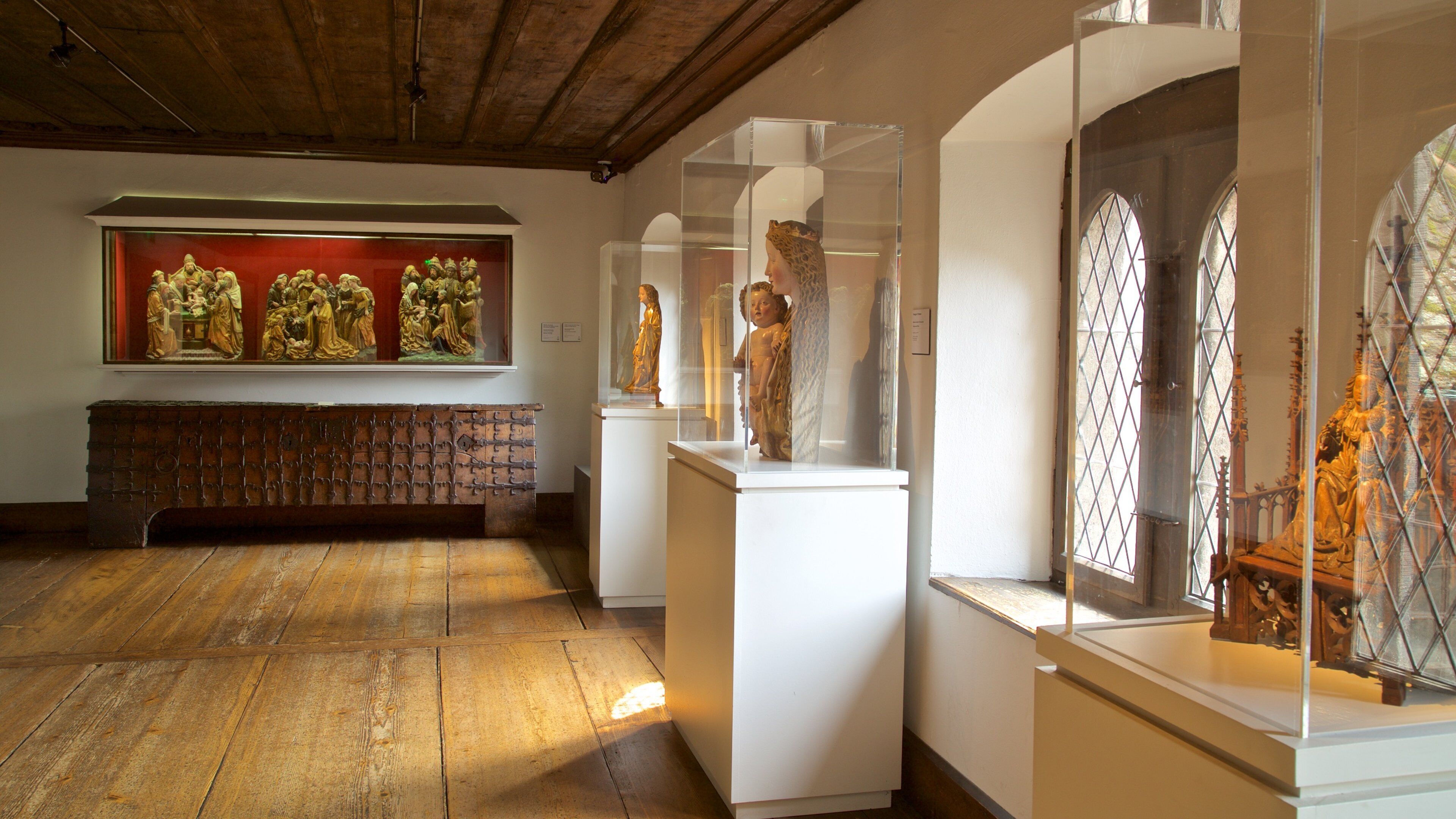 L\'Oeuvre Notre Dame Museum featuring interior views and heritage elements