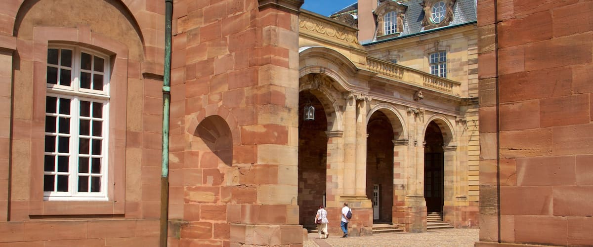 Rohan slott fasiliteter samt kulturarv