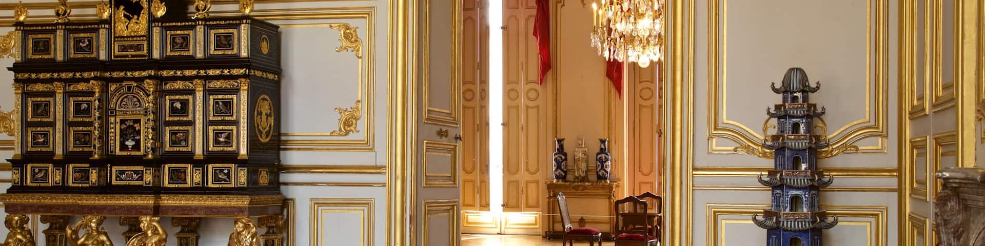 Rohan Palace which includes a castle, interior views and heritage elements